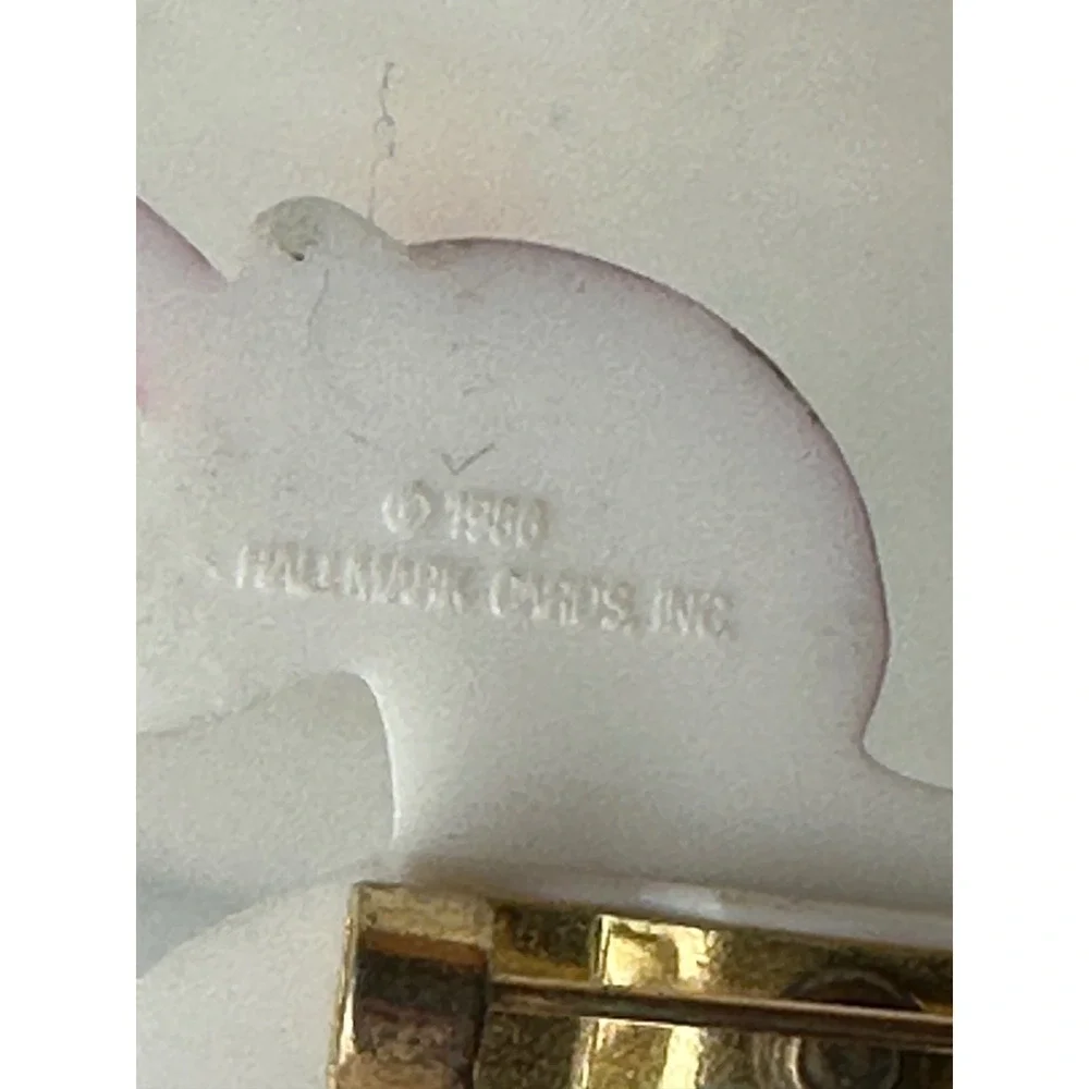 Vintage 1990 Hallmark Unicorn Pin White Pink Heart Enamel Resin Brooch Cute - Picture 4 of 4